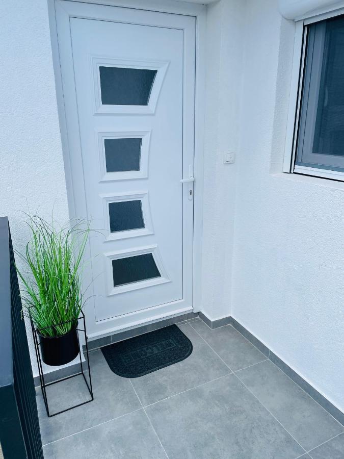 Muki Apartments Surčin Exterior foto